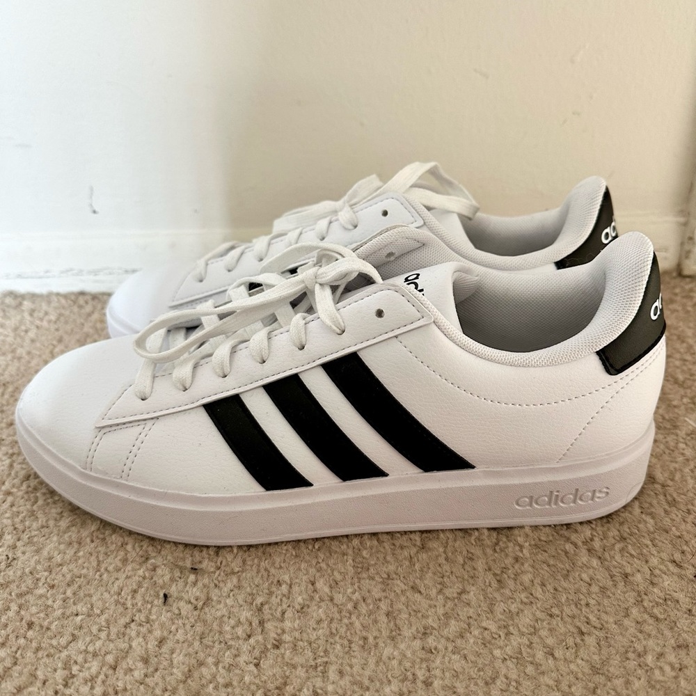Adidas Women’s Grand Court Sneakers- Size 10- NEVER WORN!